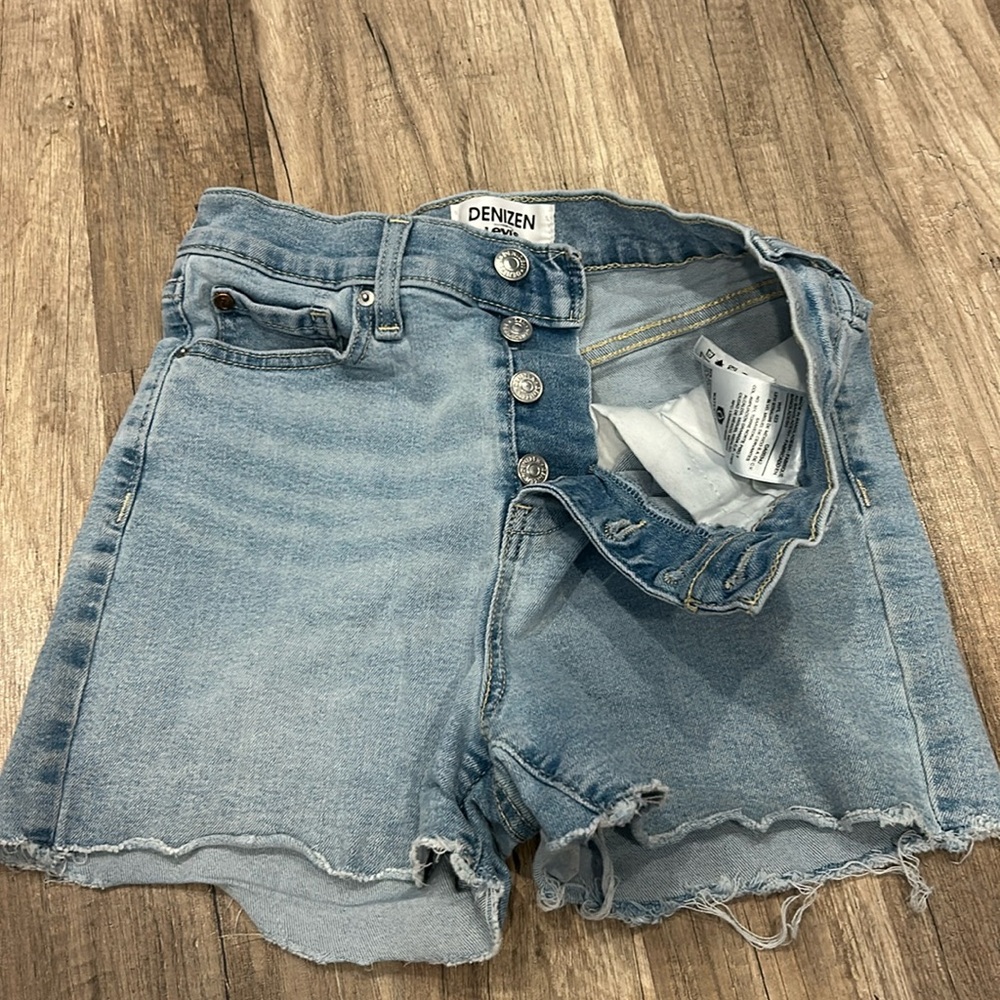 Levi’s High Rise Shortie- Size 3 W26 Shorts